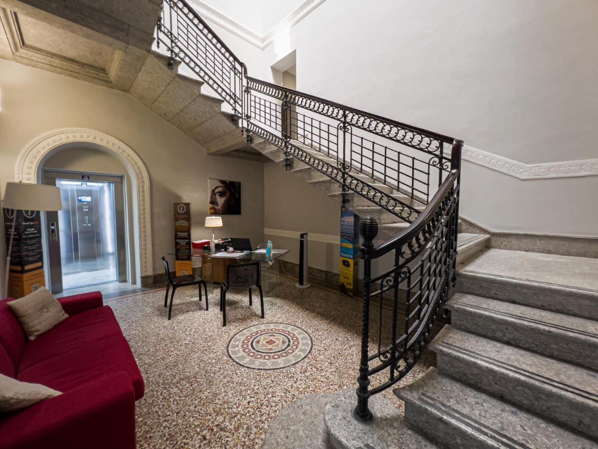 Historico Loft & Rooms Palazzo Adragna XIX Trapani Bagian luar foto