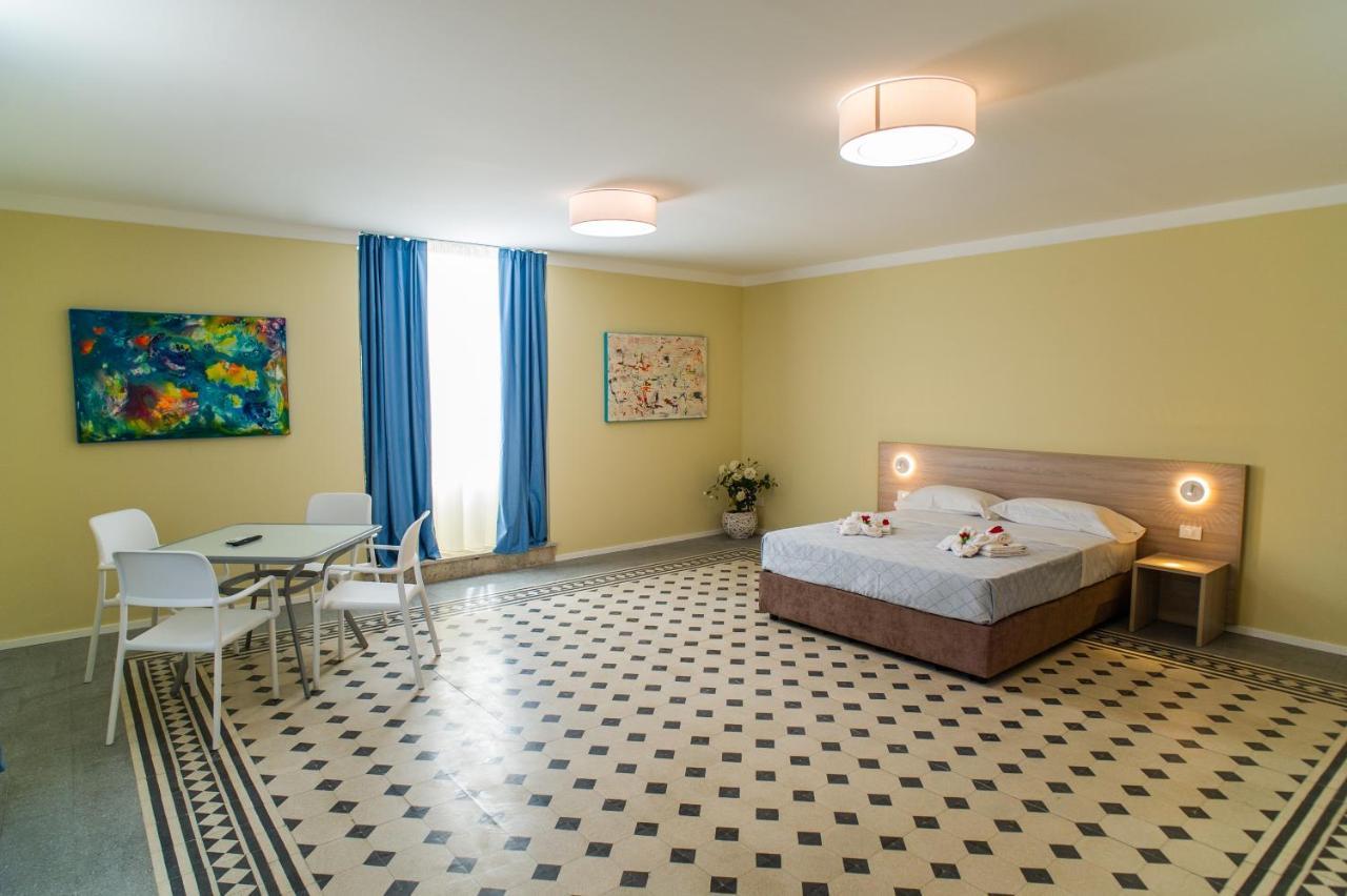 Historico Loft & Rooms Palazzo Adragna XIX Trapani Bagian luar foto
