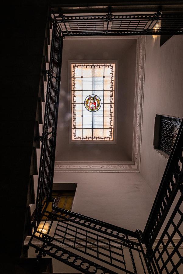 Historico Loft & Rooms Palazzo Adragna XIX Trapani Bagian luar foto