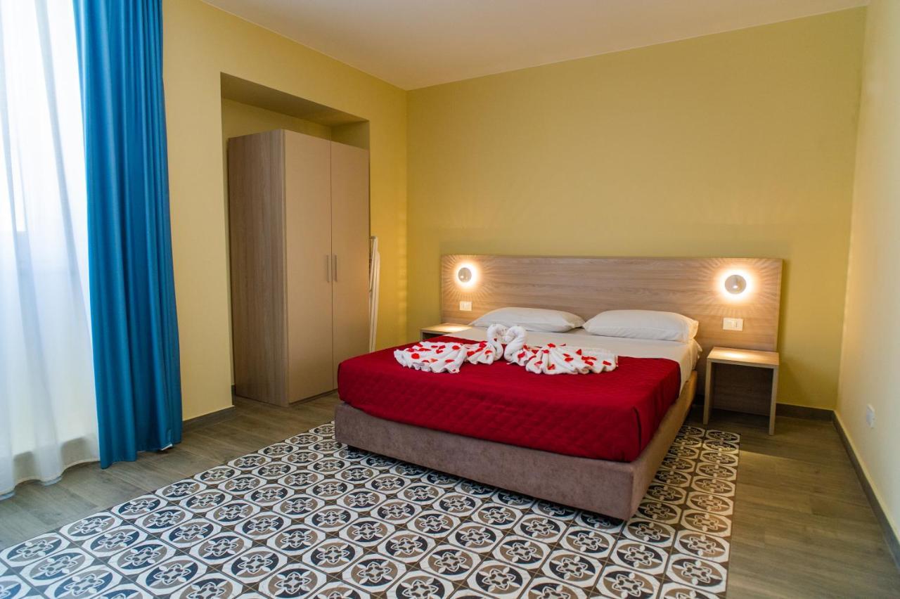 Historico Loft & Rooms Palazzo Adragna XIX Trapani Bagian luar foto