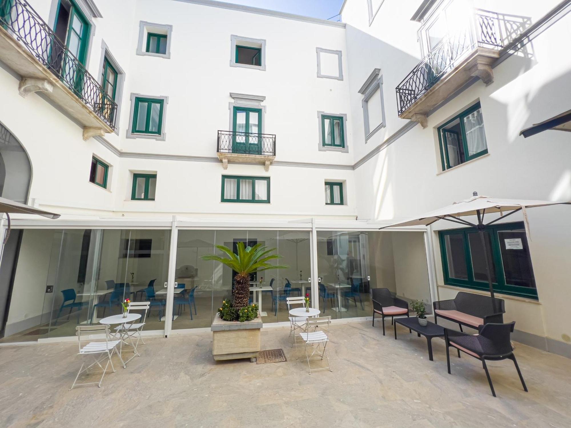 Historico Loft & Rooms Palazzo Adragna XIX Trapani Bagian luar foto