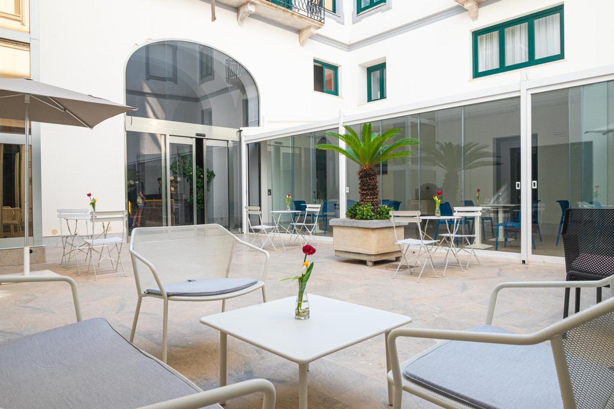 Historico Loft & Rooms Palazzo Adragna XIX Trapani Bagian luar foto