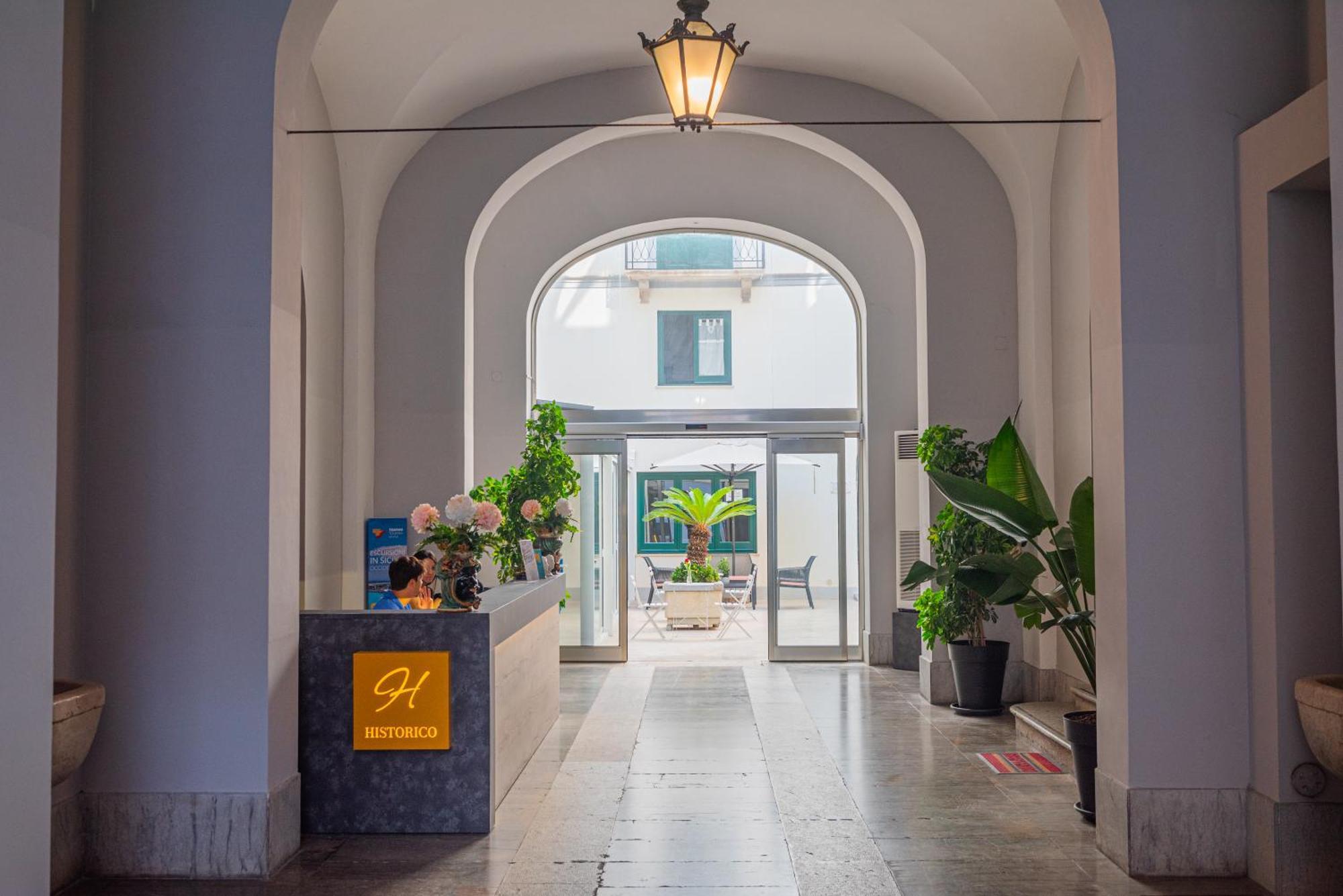 Historico Loft & Rooms Palazzo Adragna XIX Trapani Bagian luar foto